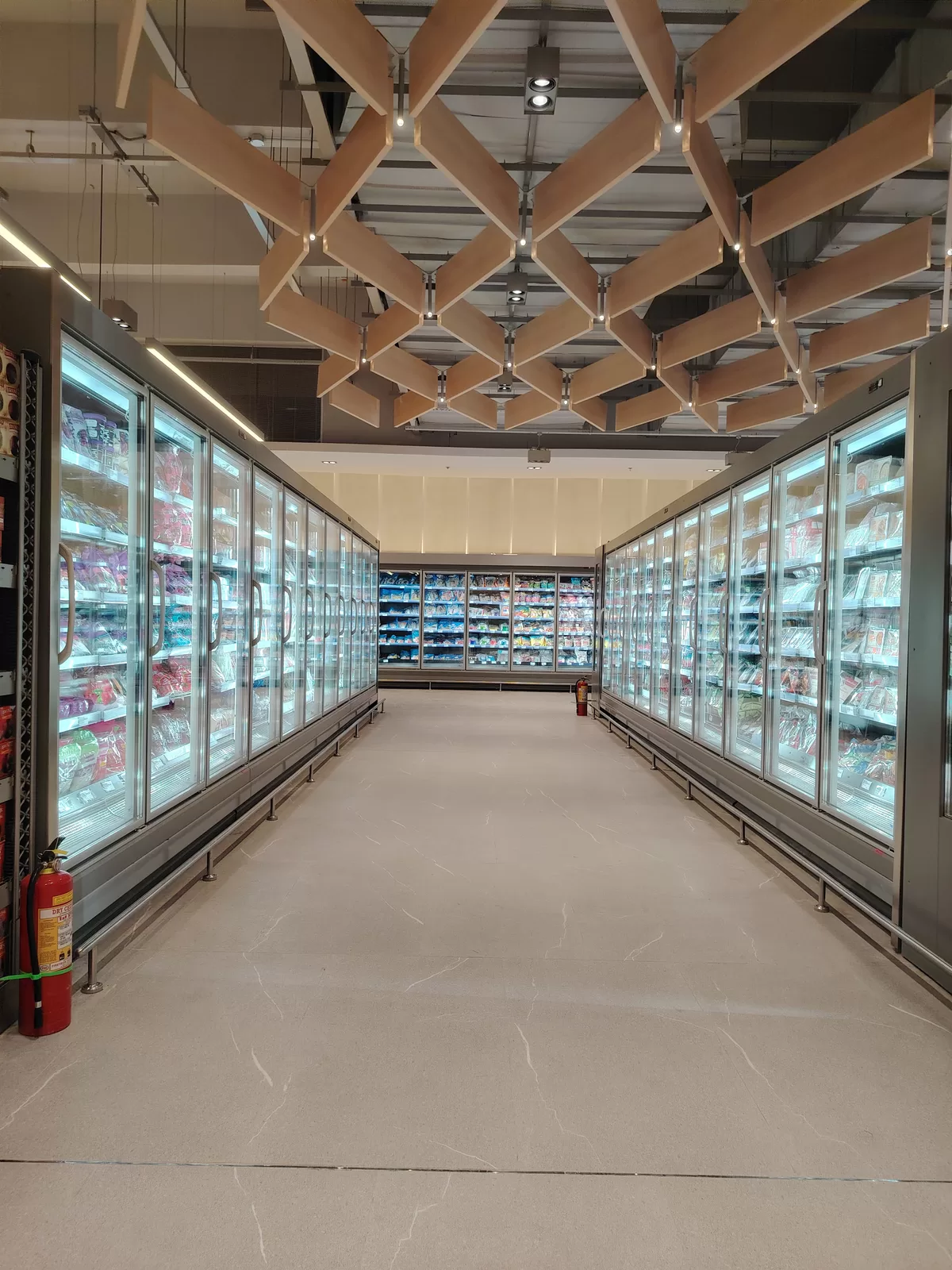 Supermarket showcase refrigeration